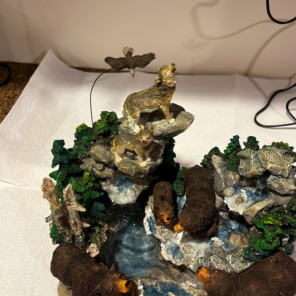 Classic Treasures. Vintage. Musical Bears and Wolves Water Fountain. Rare. - Picture 7 of 9